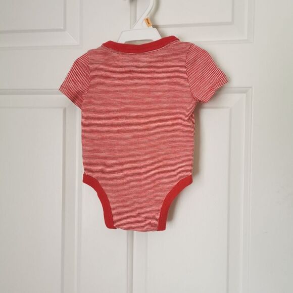 5/$10 Oshkosh B'gosh short sleeve onesie size 0-3 m - Picture 4 of 4